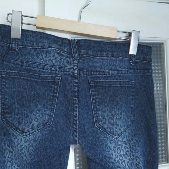 3/$25 Seductions Blue Animal Print Jeans - Picture 6 of 8